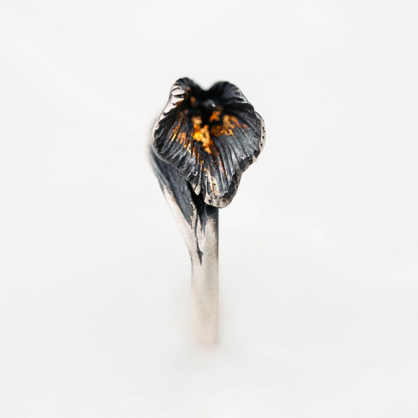 Black & Gold Flower Ring