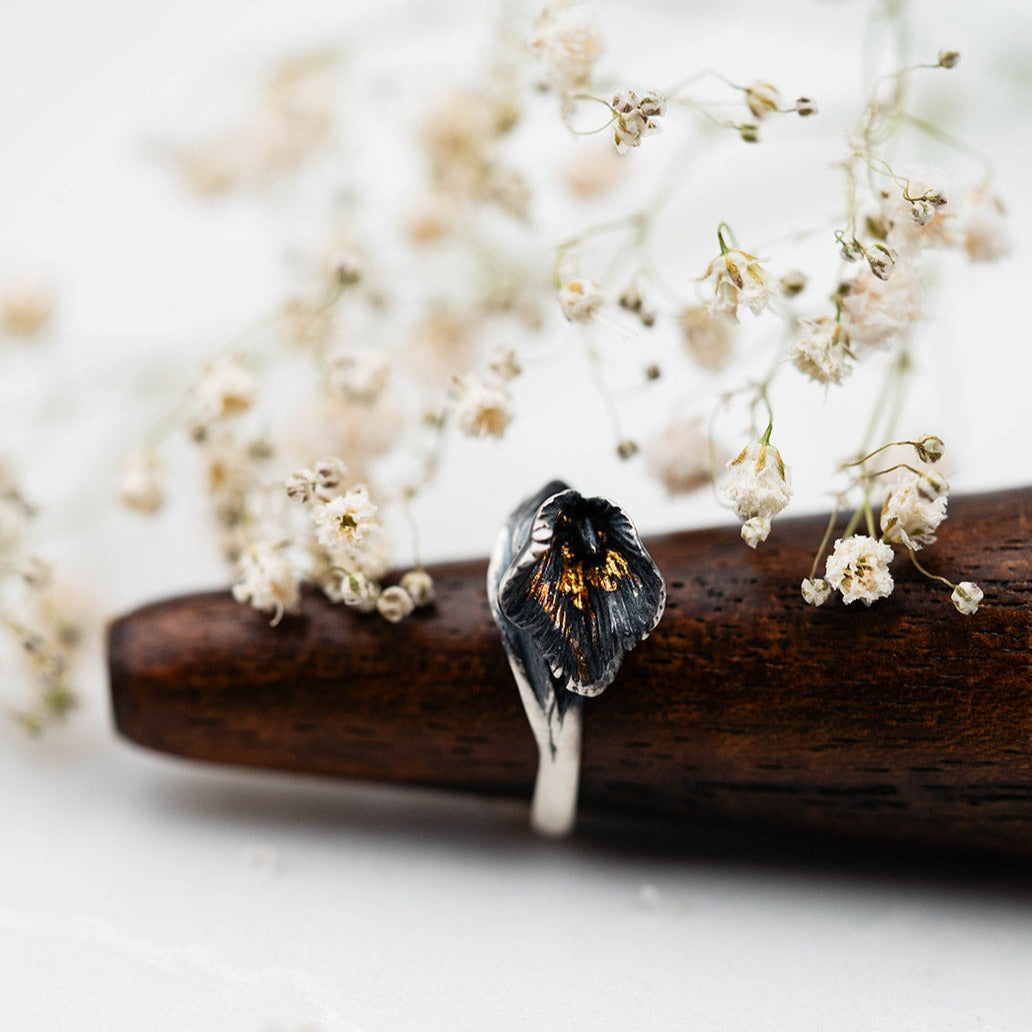 Black & Gold Flower Ring